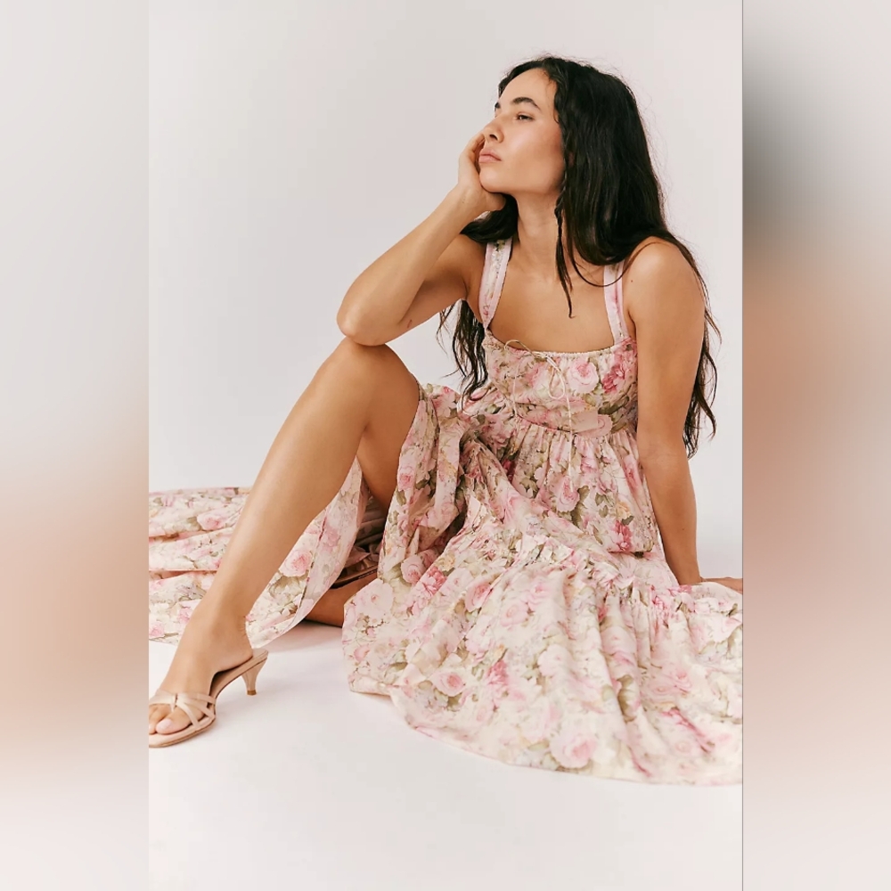 BNWOT Selkie The Pammy (Washed Out Floral) Staycation Gown